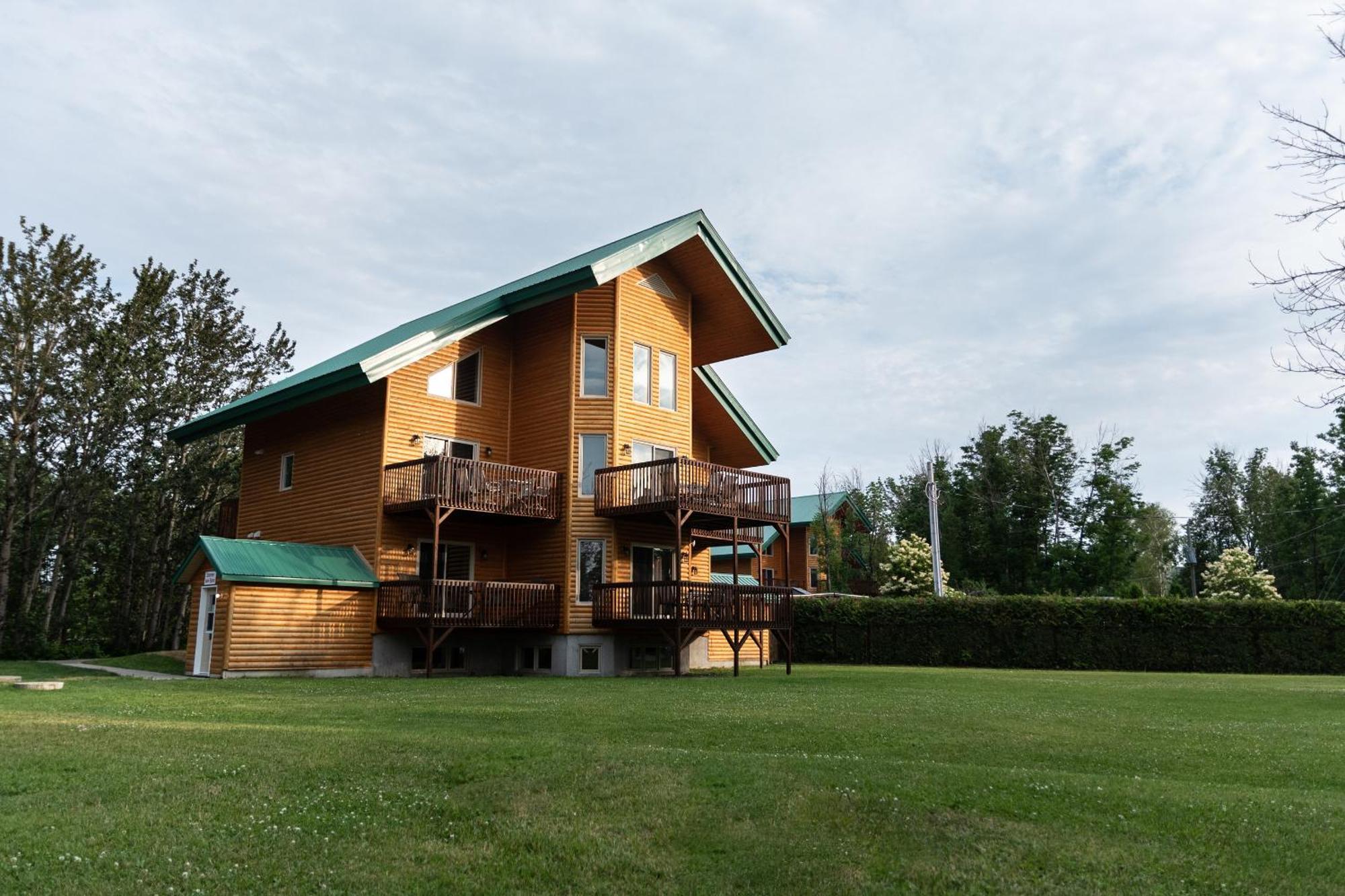 Chalets Et Spa Lac Saint-Jean Chambord Buitenkant foto
